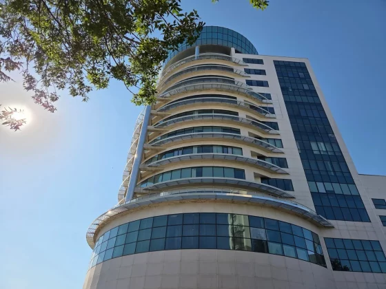 Pixel 10 против Galaxy S25