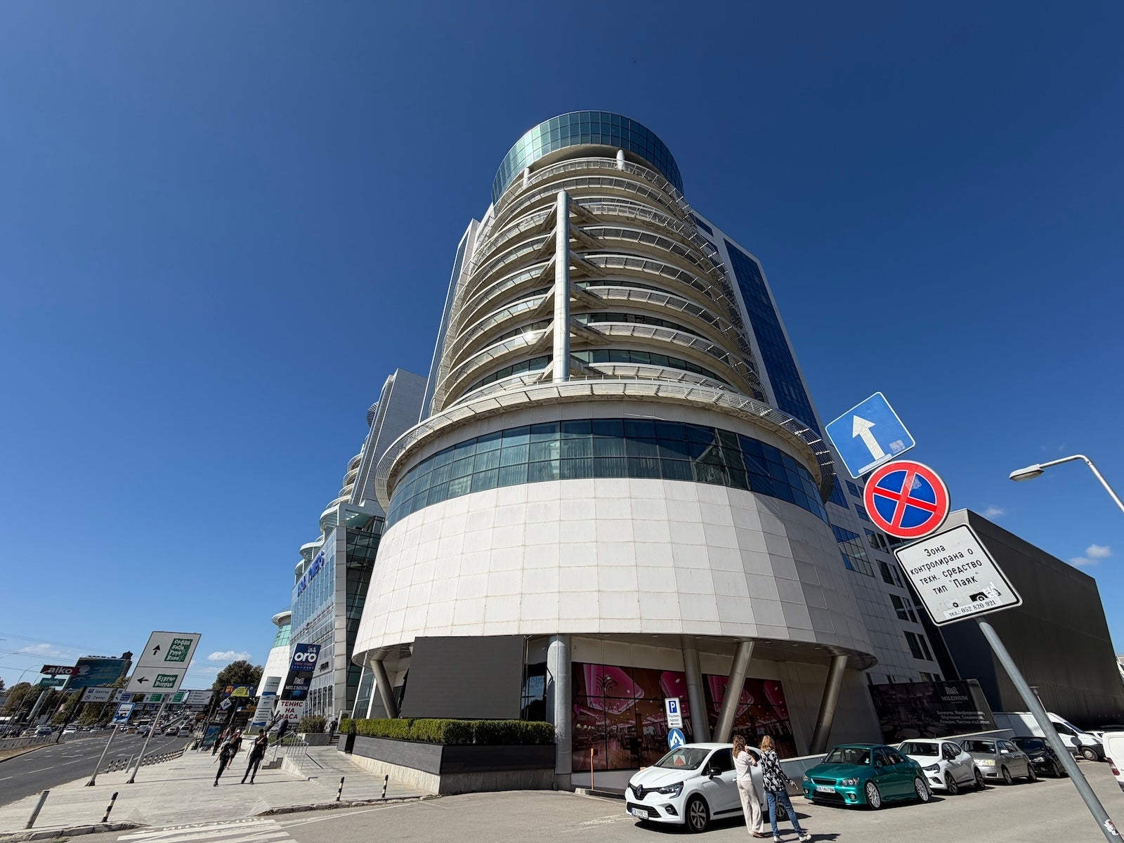 iPhone 17 против iPhone 16e: премиум против бюджетного iPhone картинка iPhone 17 против iPhone 16e