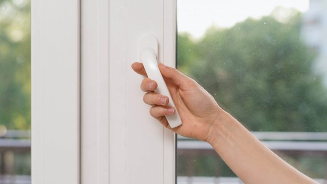 Эксперт по уборке научил меня «выпускать воздух» из дома. Вот почему вам стоит это повторить!