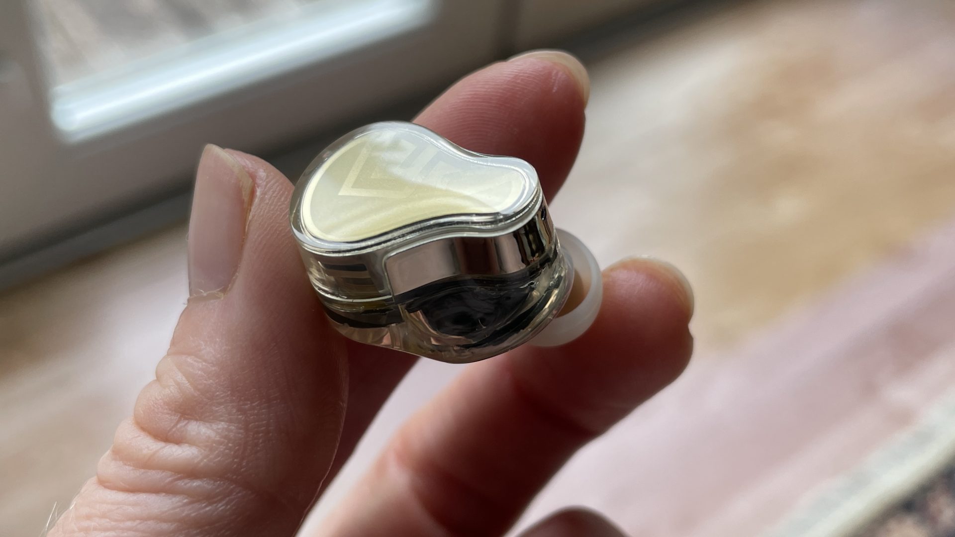 Как отличить дорогие наушники от дешёвых? Смотрите: это невозможно!