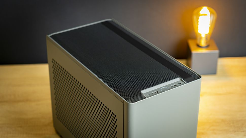 Cooler Master NR200P Max-5