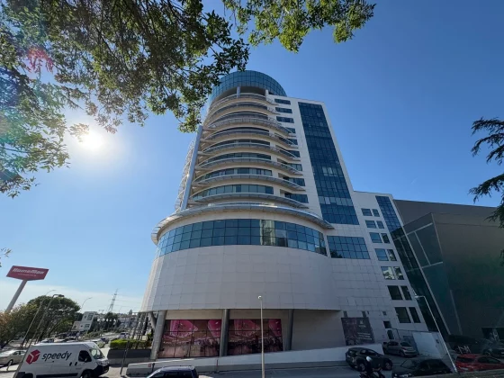 Pixel 10 против iPhone 16