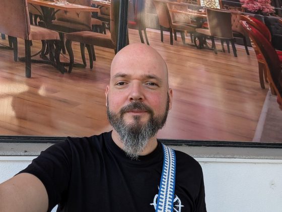 Google Pixel 10 Pro XL vs iPhone 16 Pro Max