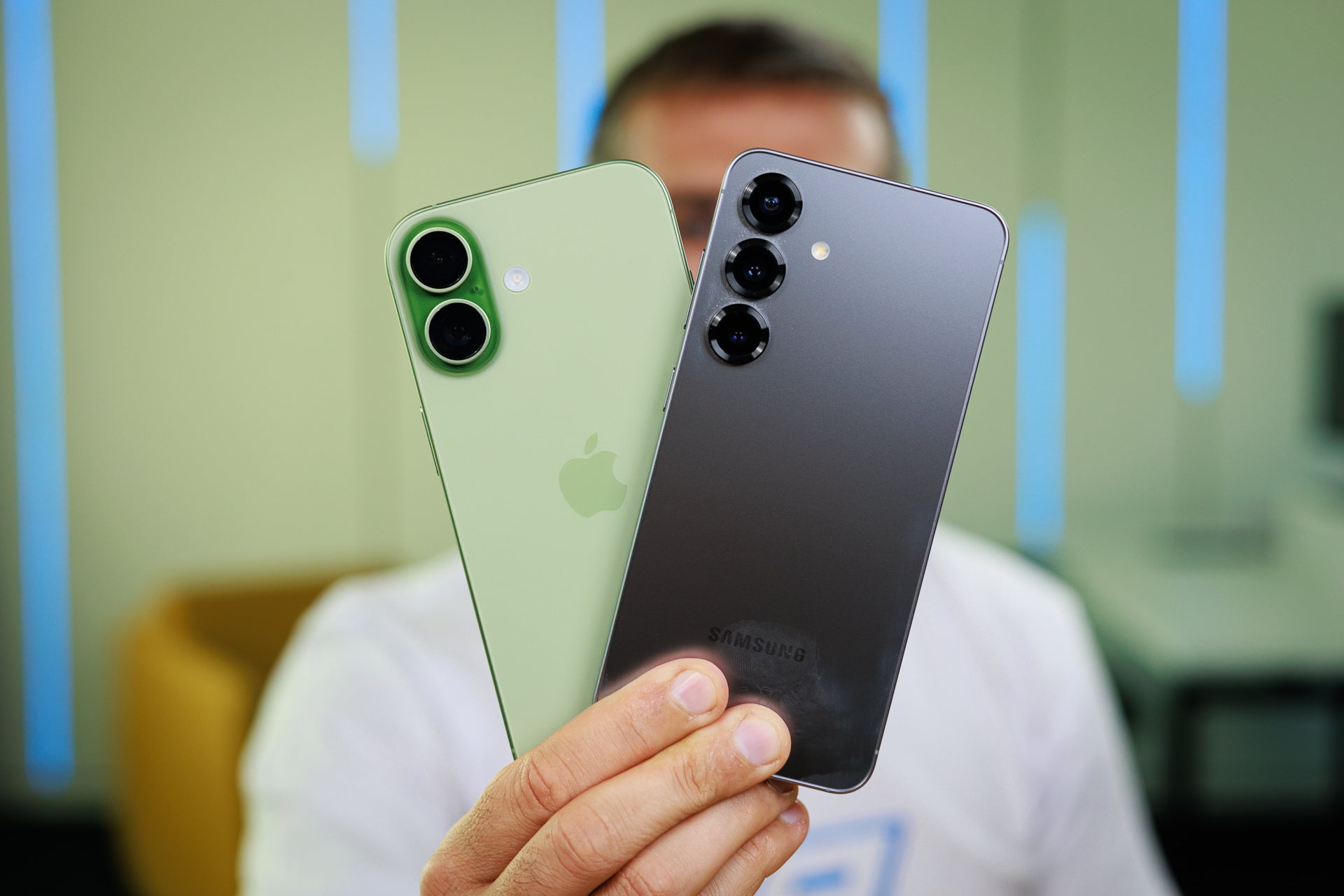 iPhone 17 против Galaxy S25: битва флагманов