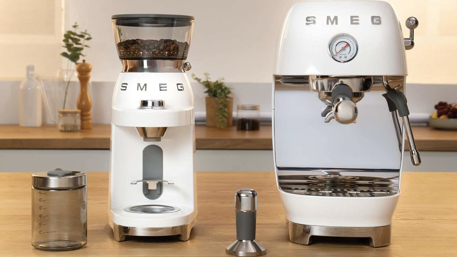 Smeg запускает ручную кофемашину с феноменальной скоростью колд-брю