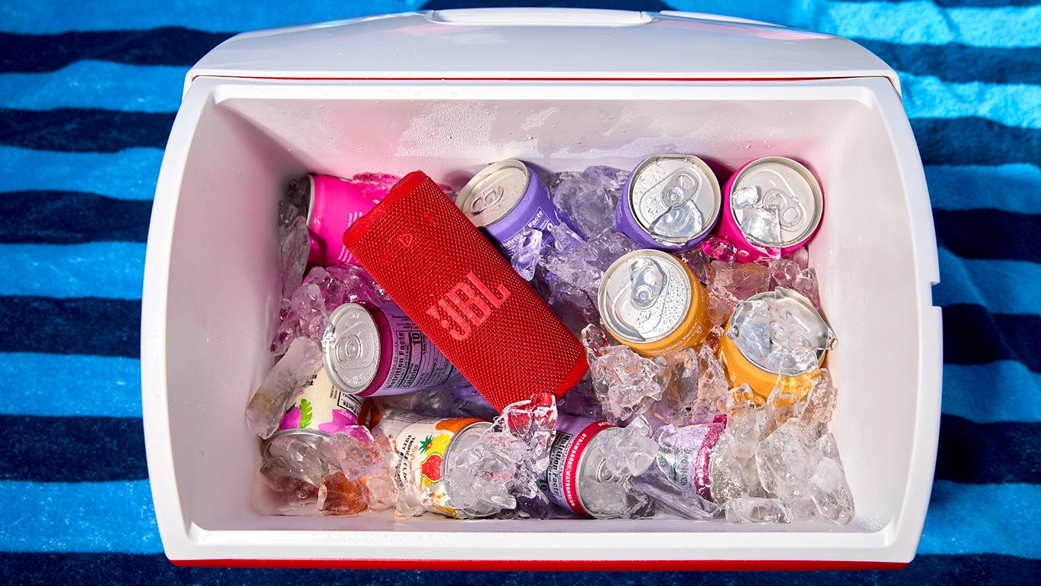 JBL выпустила идеальную колонку для вечеринок на ходу картинка JBL выпустила идеальную колонку для вечеринок на ходу