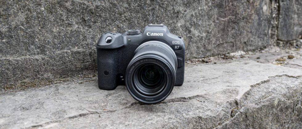 Canon EOS R7