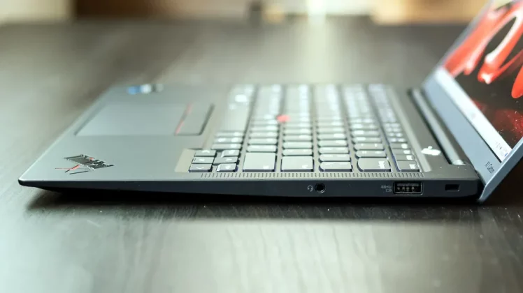 Lenovo ThinkPad X1 Carbon Gen 11-6