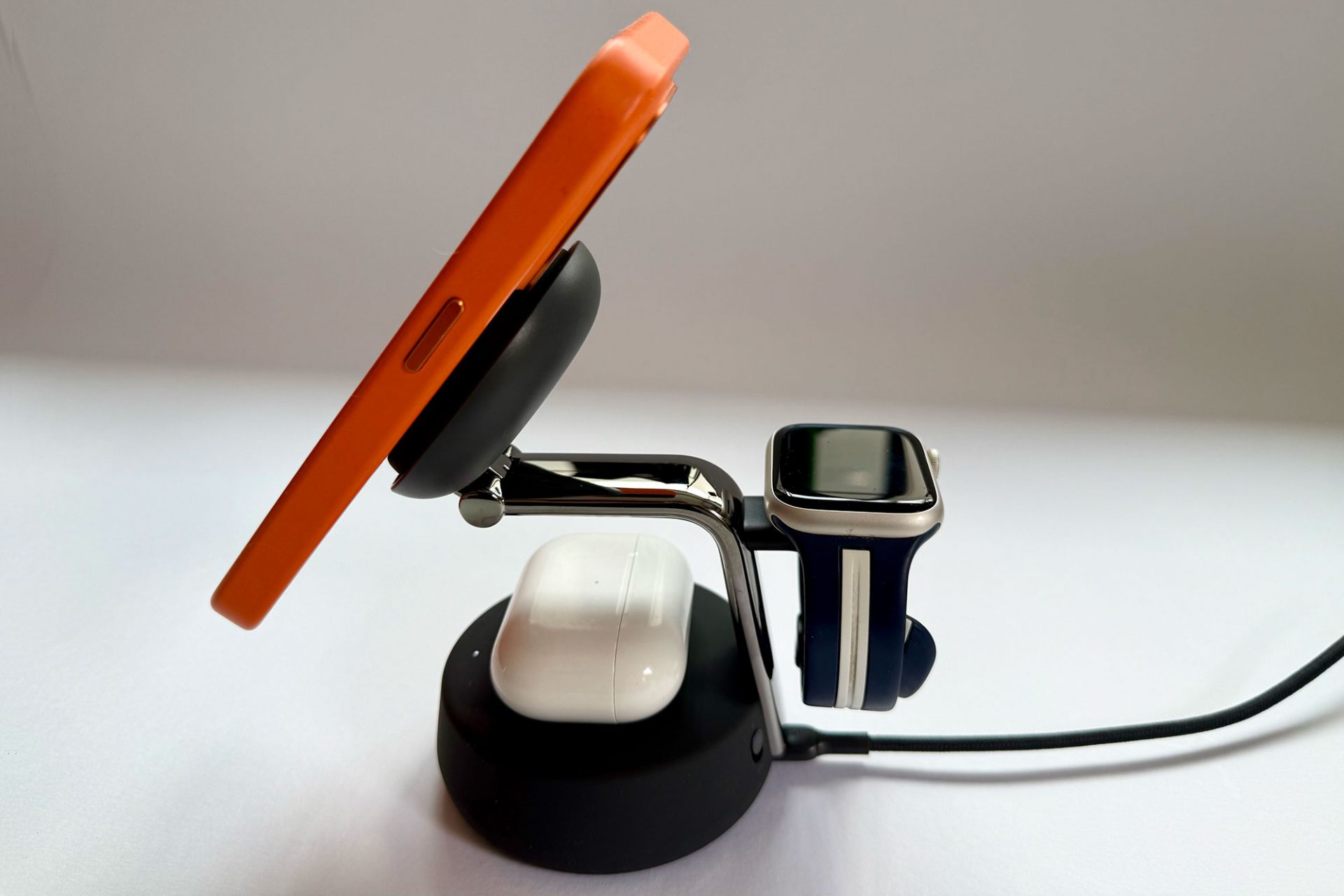 беспроводные зарядки MagSafe для iPhone