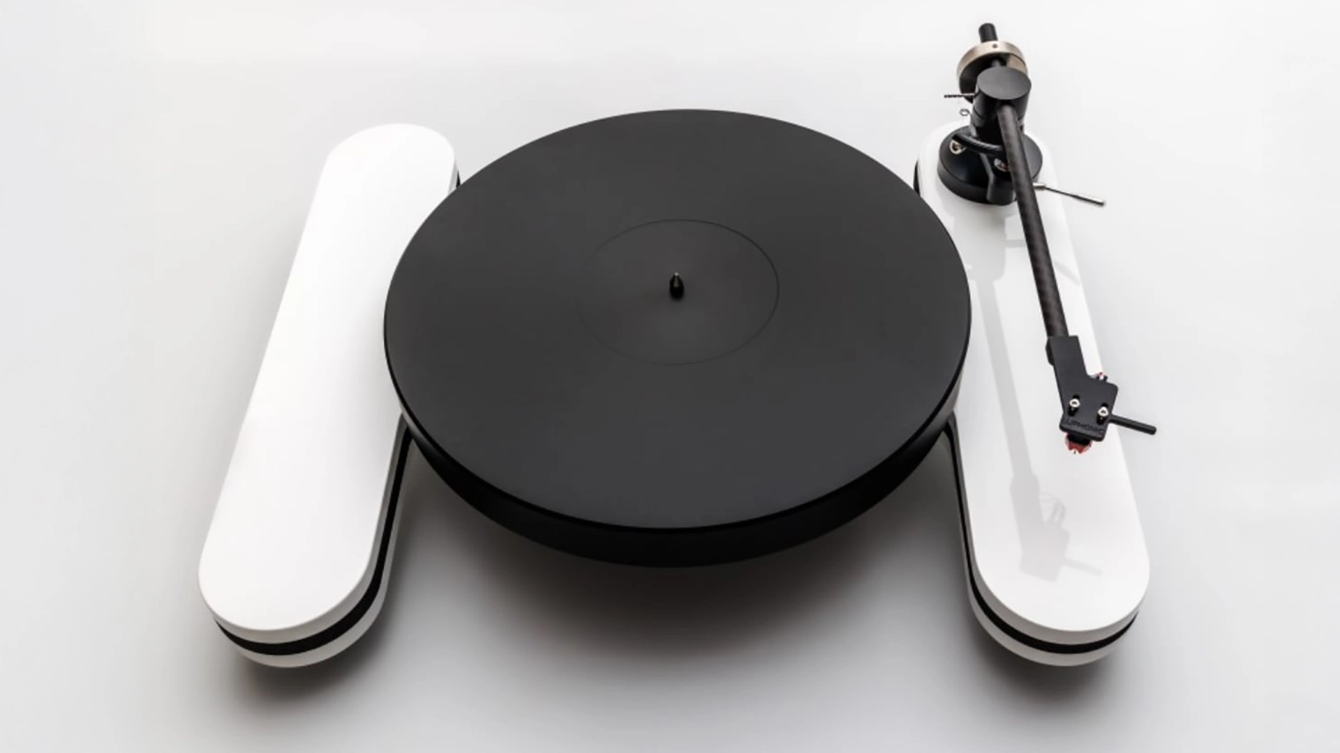 Забудьте о кнопках: этим проигрывателем за 400 тысяч управляет «магическая» шайба картинка Забудьте о кнопках: этим проигрывателем за 400 тысяч управляет «магическая» шайба