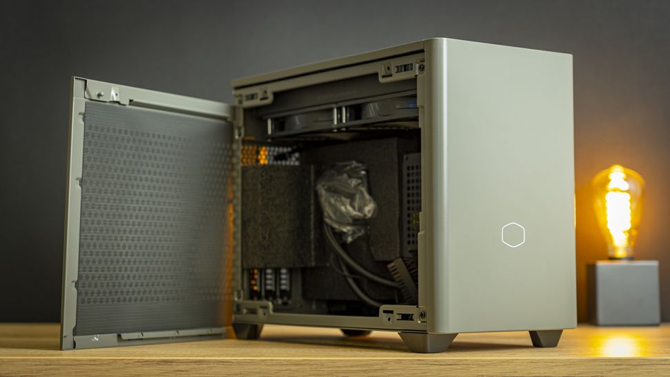 Cooler Master NR200P Max-9