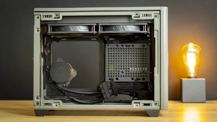 Cooler Master NR200P Max-10