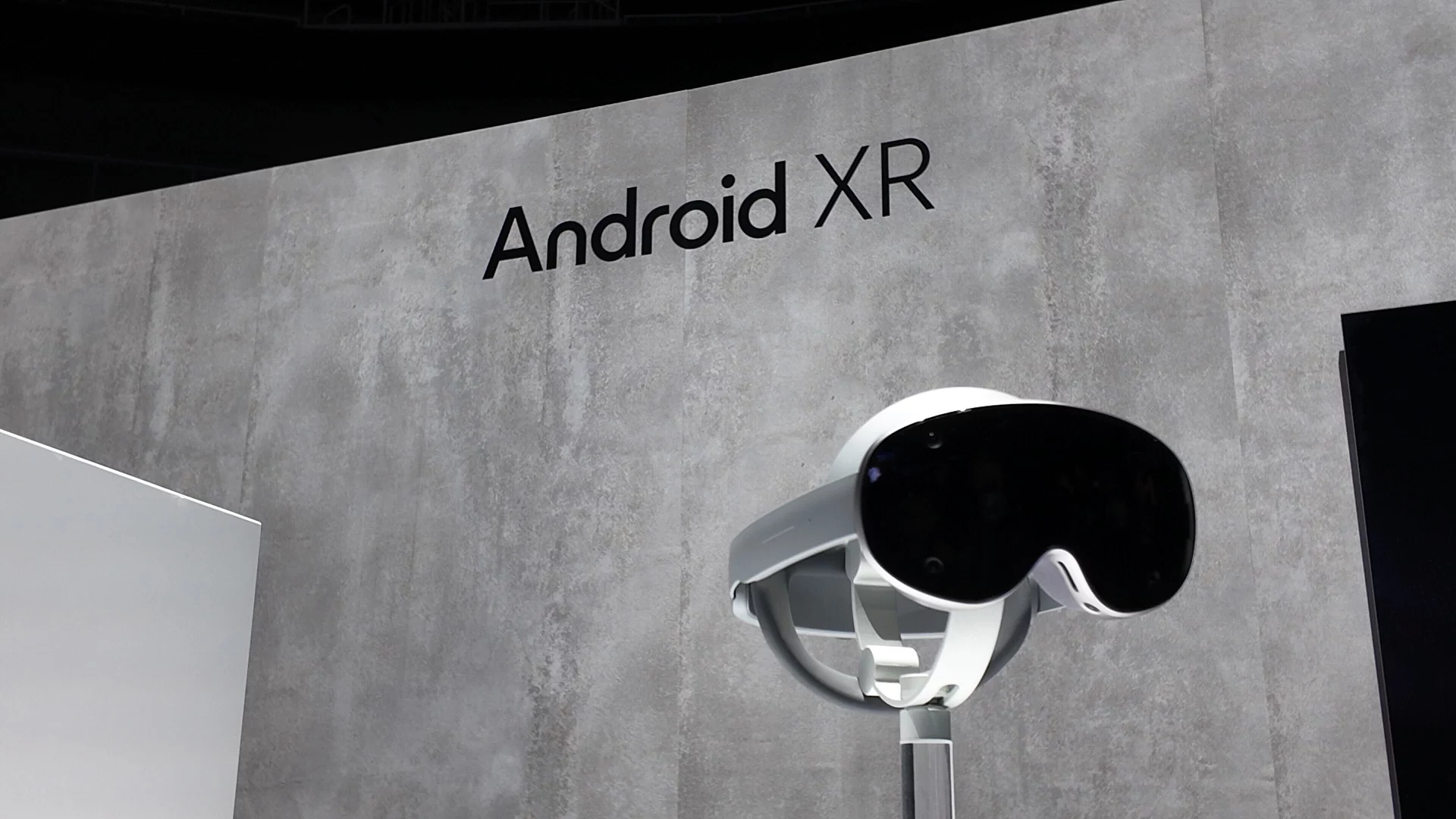 Забудьте об iPhone 17: Samsung готовит тройной Fold и очки с ИИ