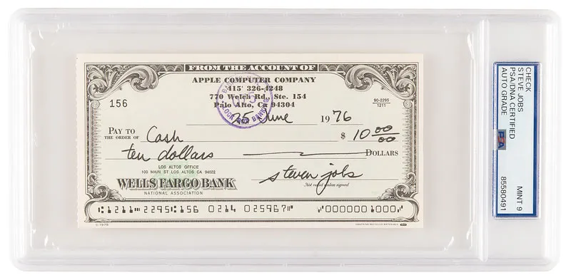 Не компьютер, а лот Sotheby's: раритетный Apple-1 оценили в стоимость квартиры картинка Apple-1