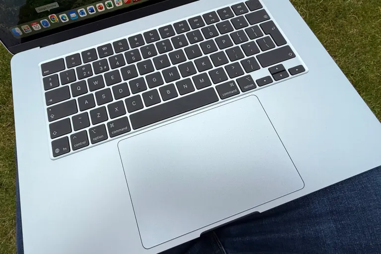 Обзор MacBook Air M4: не революция, но серьезное улучшение картинка Apple MacBook Air M4