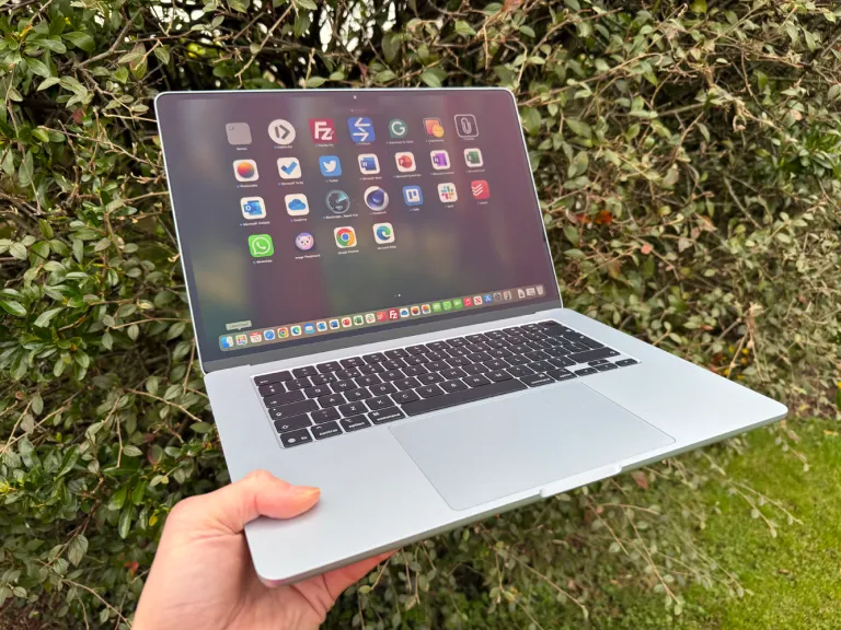 Обзор MacBook Air M4: не революция, но серьезное улучшение картинка Apple MacBook Air M4