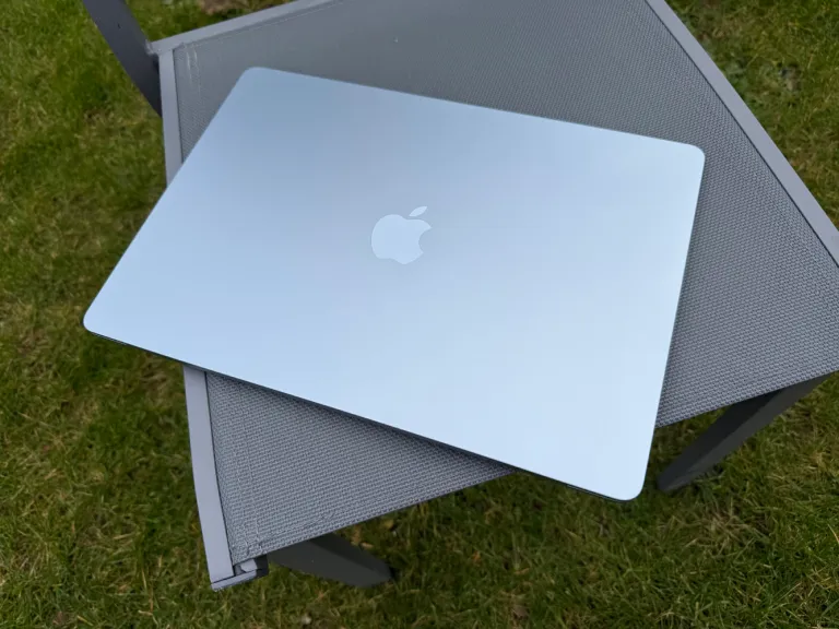 Обзор MacBook Air M4: не революция, но серьезное улучшение картинка Apple MacBook Air M4