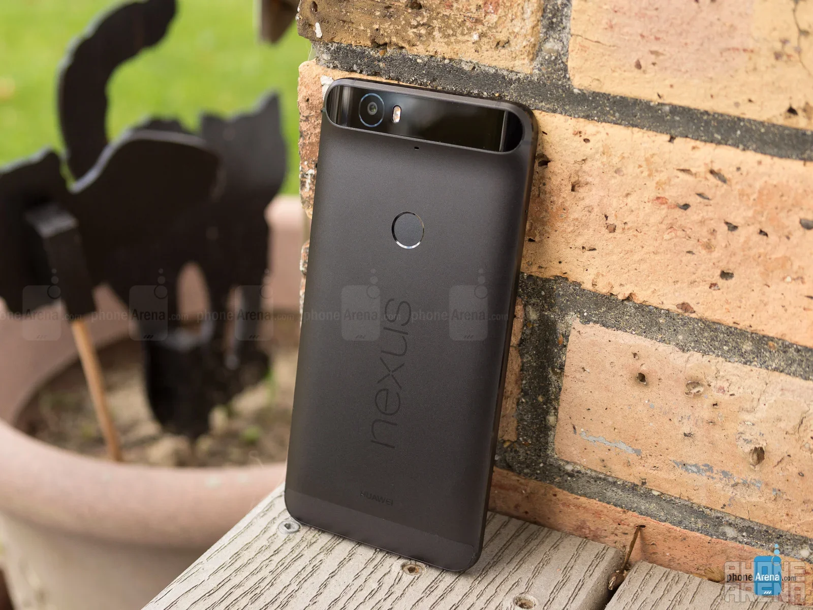 Apple «украла» дизайн у Huawei? Новый iPhone Air подозрительно похож на телефон 2015 года