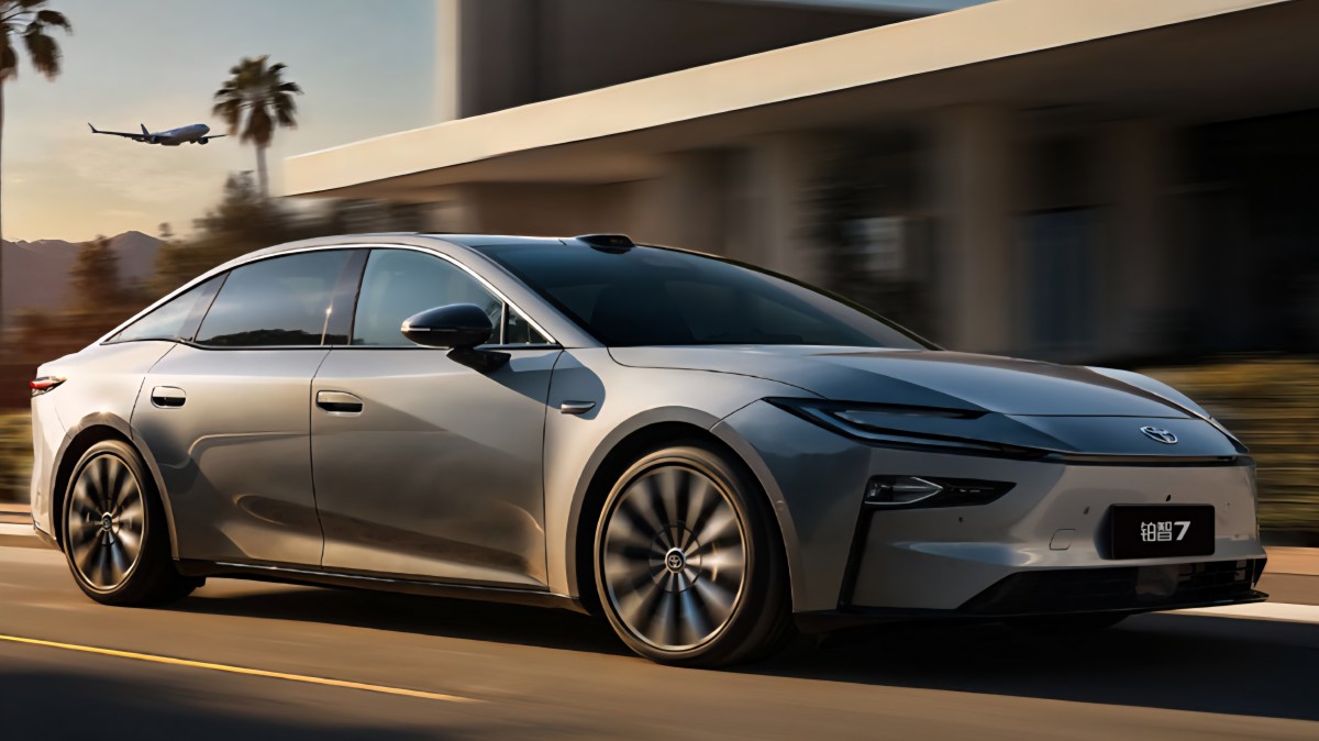 Технологии Huawei и Xiaomi в новом электромобиле Toyota bZ7