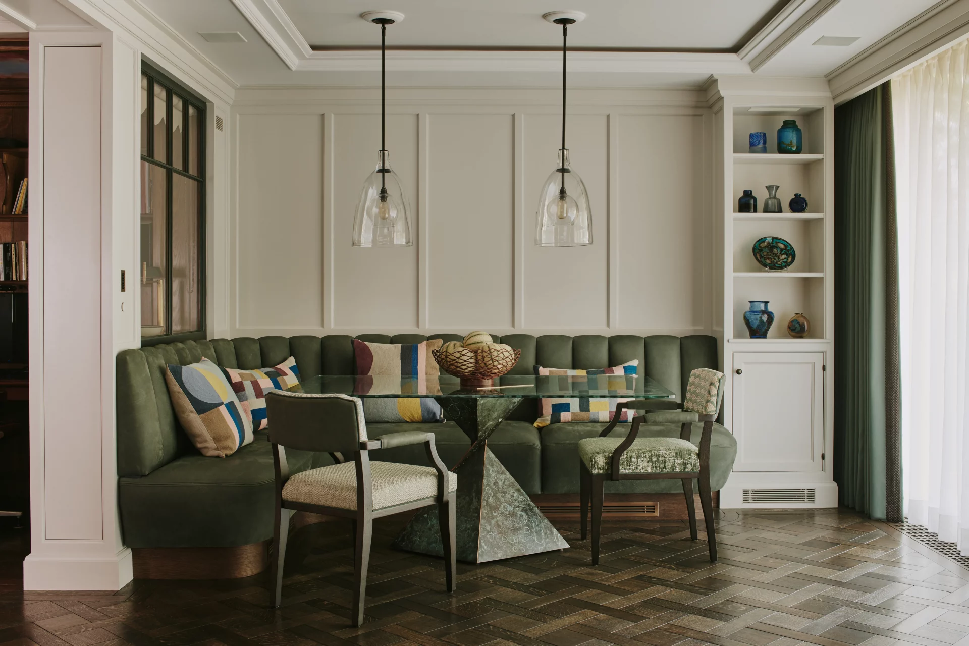 Гостиная вместо столовой: 12 идей, как есть стильно, а не на коленях