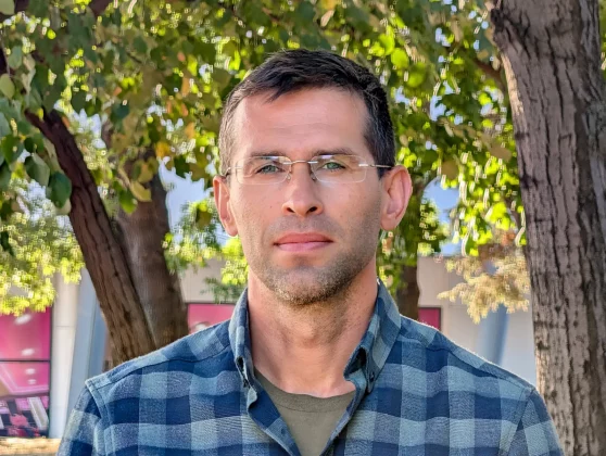 Битва камер 2025: новое железо Apple против магии ИИ от Google