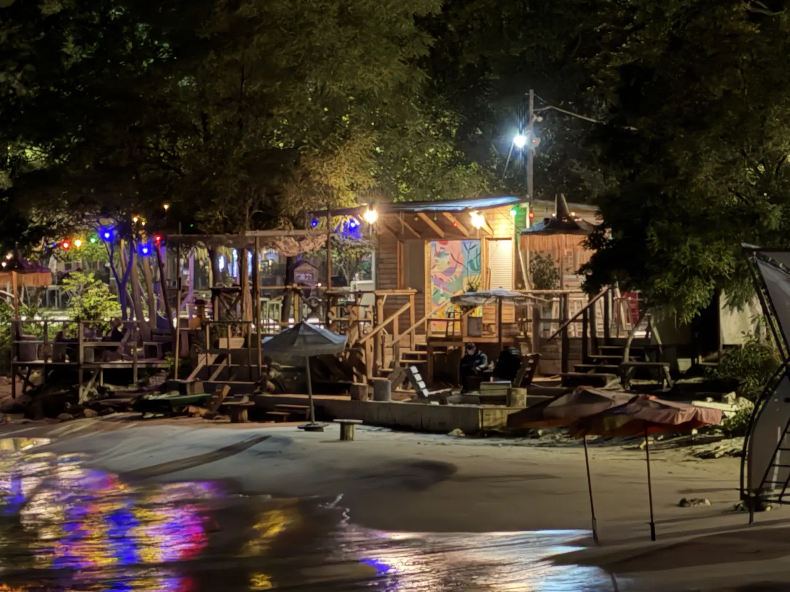 Камера iPhone 17 Pro разочаровала в первых тестах. Apple проигрывает Google? картинка Битва камер 2025: новое железо Apple против магии ИИ от Google