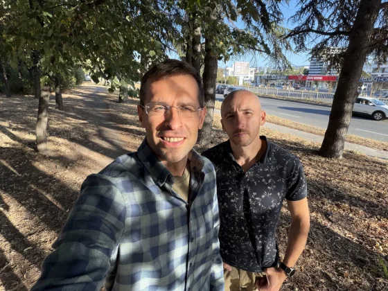 Битва камер 2025: новое железо Apple против магии ИИ от Google