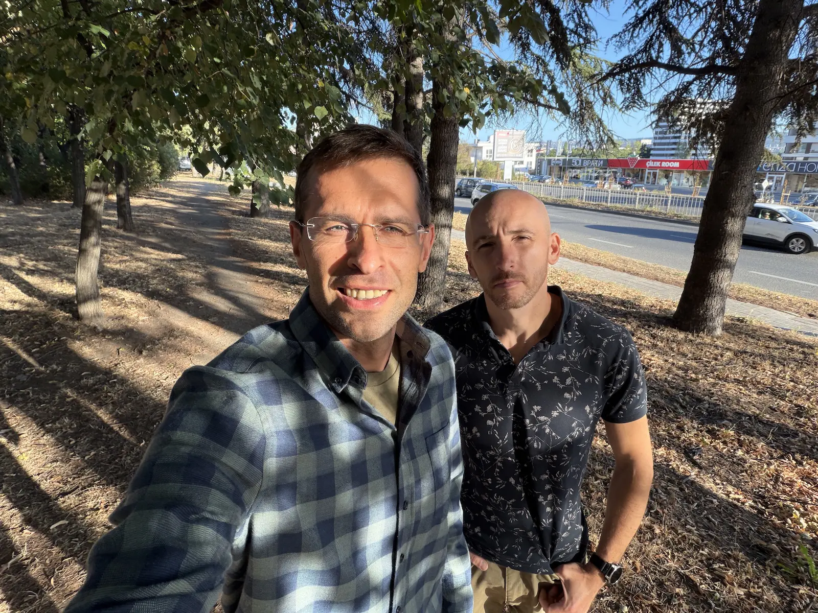 Камера iPhone 17 Pro разочаровала в первых тестах. Apple проигрывает Google? картинка Битва камер 2025: новое железо Apple против магии ИИ от Google