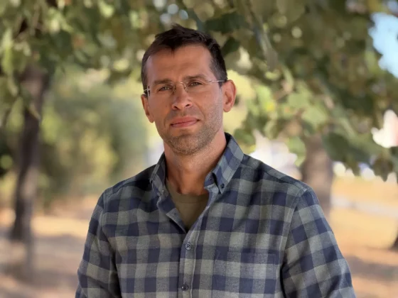 Битва камер 2025: новое железо Apple против магии ИИ от Google