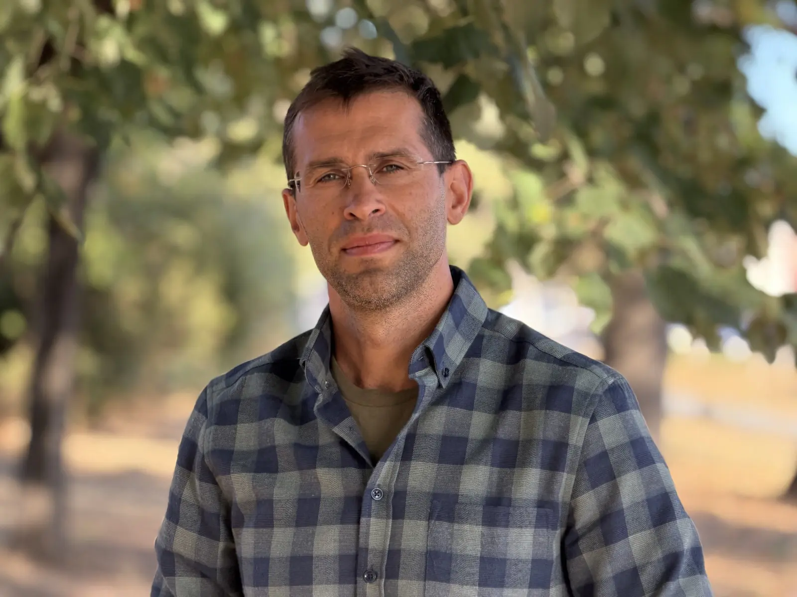 Камера iPhone 17 Pro разочаровала в первых тестах. Apple проигрывает Google? картинка Битва камер 2025: новое железо Apple против магии ИИ от Google