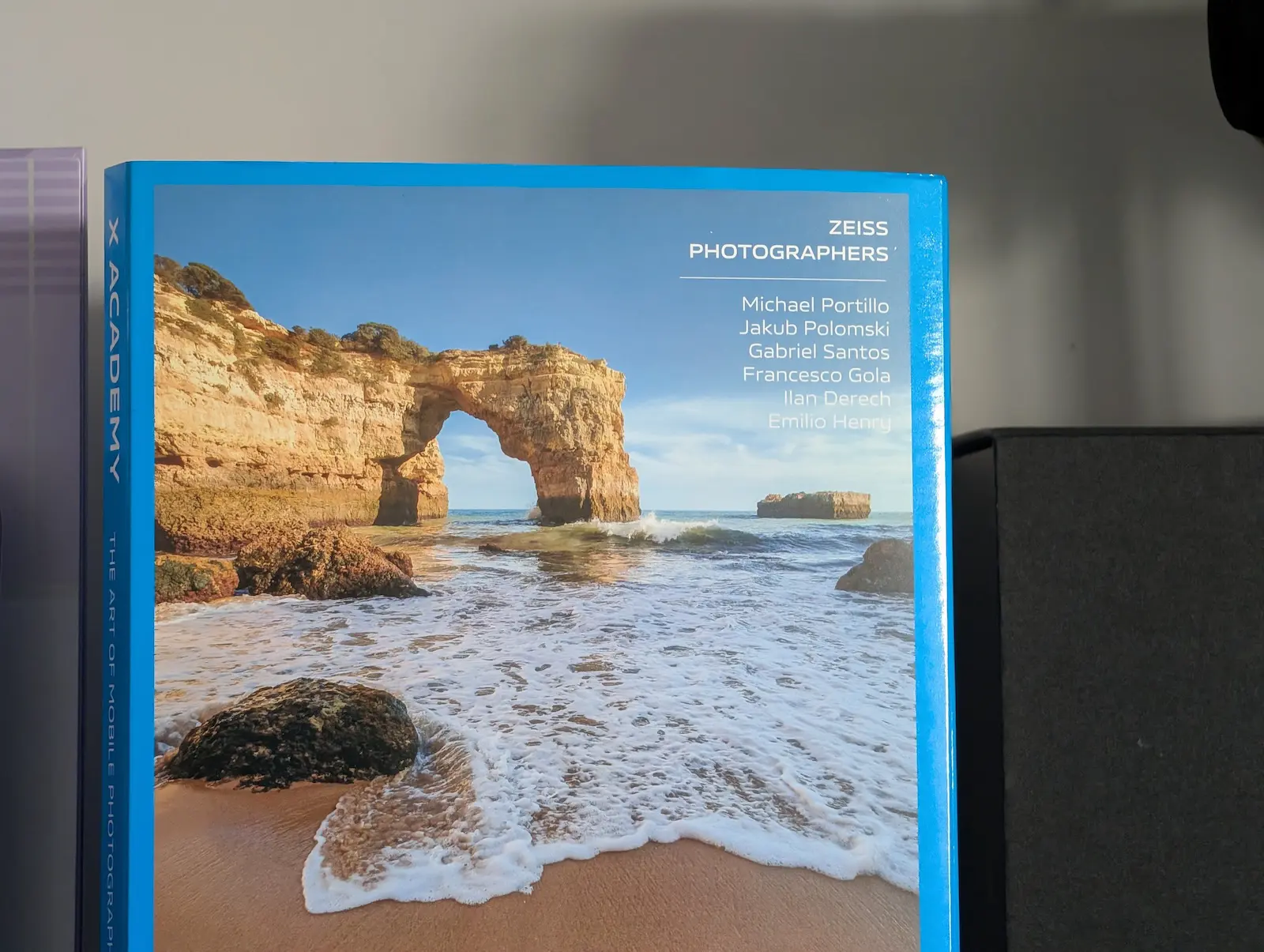 Камера iPhone 17 Pro разочаровала в первых тестах. Apple проигрывает Google? картинка Битва камер 2025: новое железо Apple против магии ИИ от Google