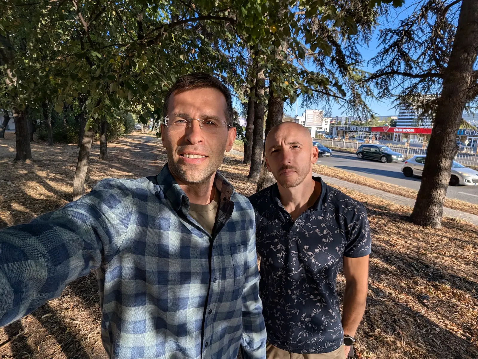 Камера iPhone 17 Pro разочаровала в первых тестах. Apple проигрывает Google? картинка Битва камер 2025: новое железо Apple против магии ИИ от Google