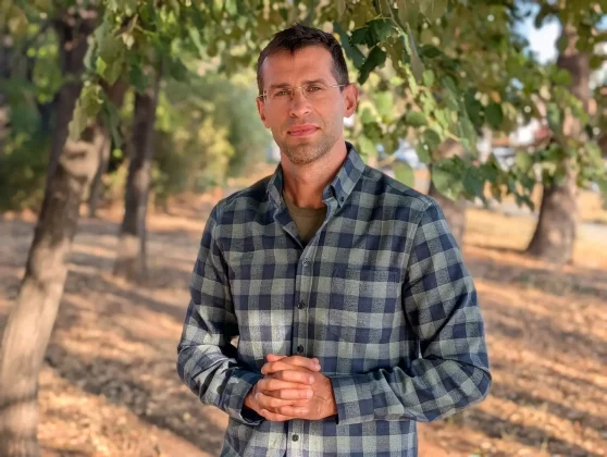 Битва камер 2025: новое железо Apple против магии ИИ от Google