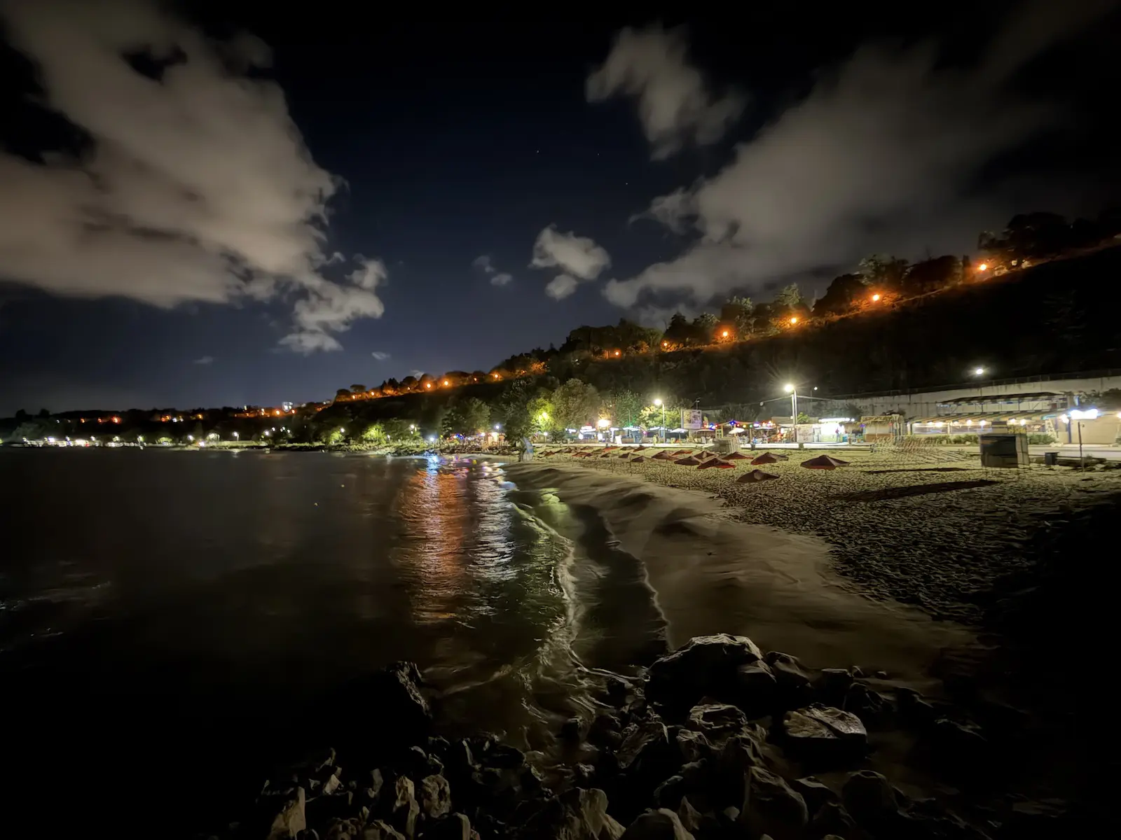 Камера iPhone 17 Pro разочаровала в первых тестах. Apple проигрывает Google? картинка Битва камер 2025: новое железо Apple против магии ИИ от Google