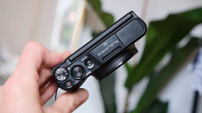 Canon PowerShot SX740 HS Lite 1