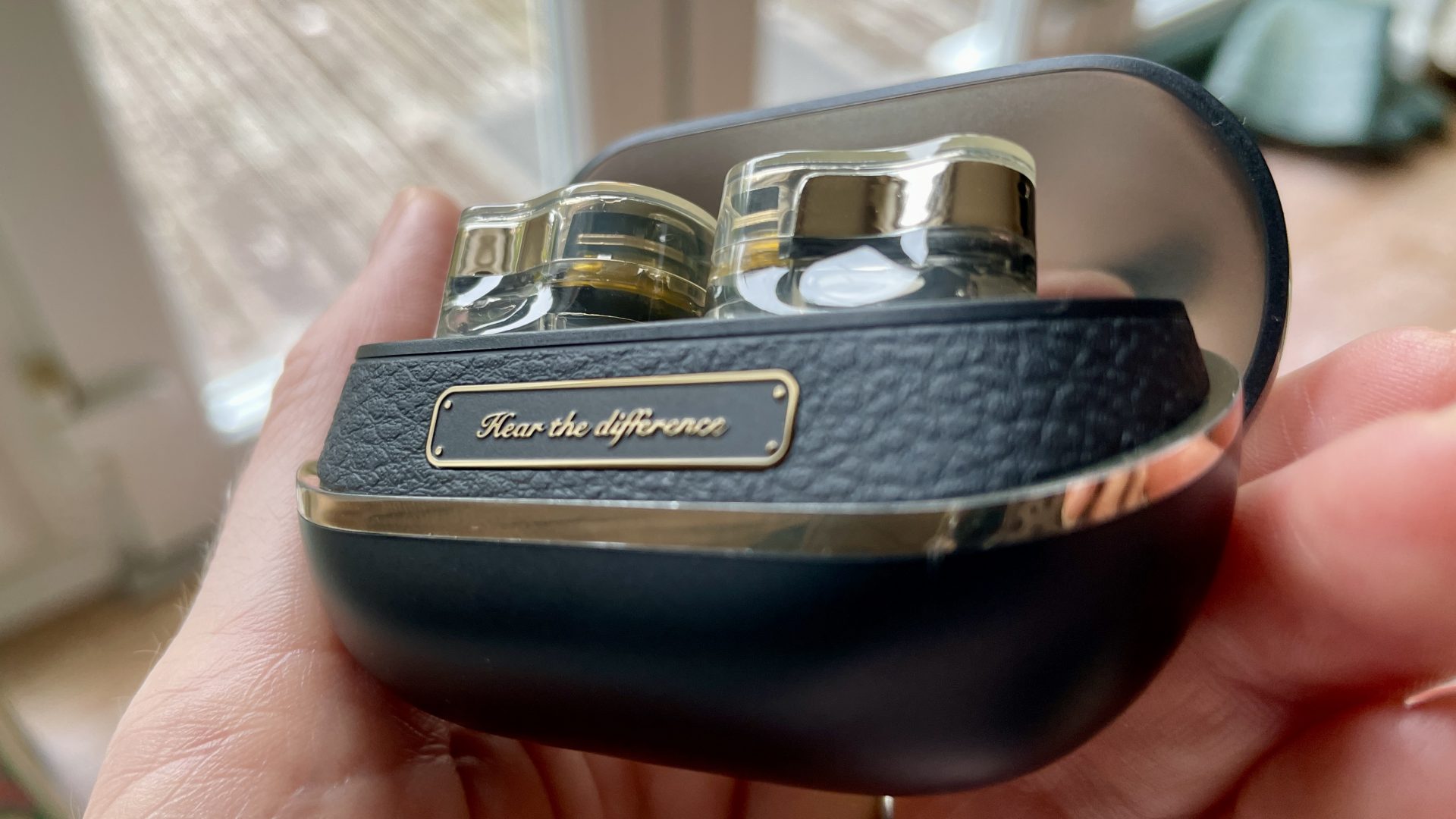 Как отличить дорогие наушники от дешёвых? Смотрите: это невозможно!