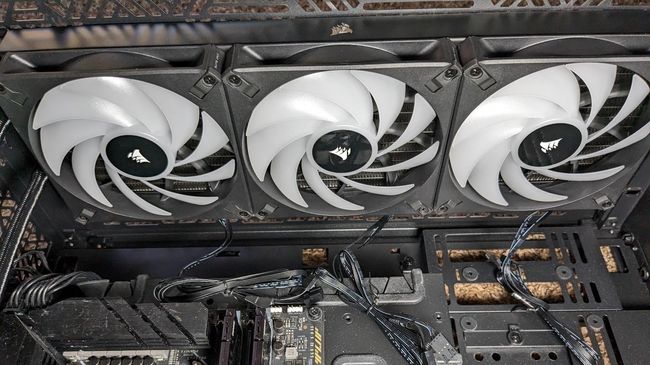 Обзор Corsair iCUE H170i Elite LCD XT: звериная мощь по доступной цене