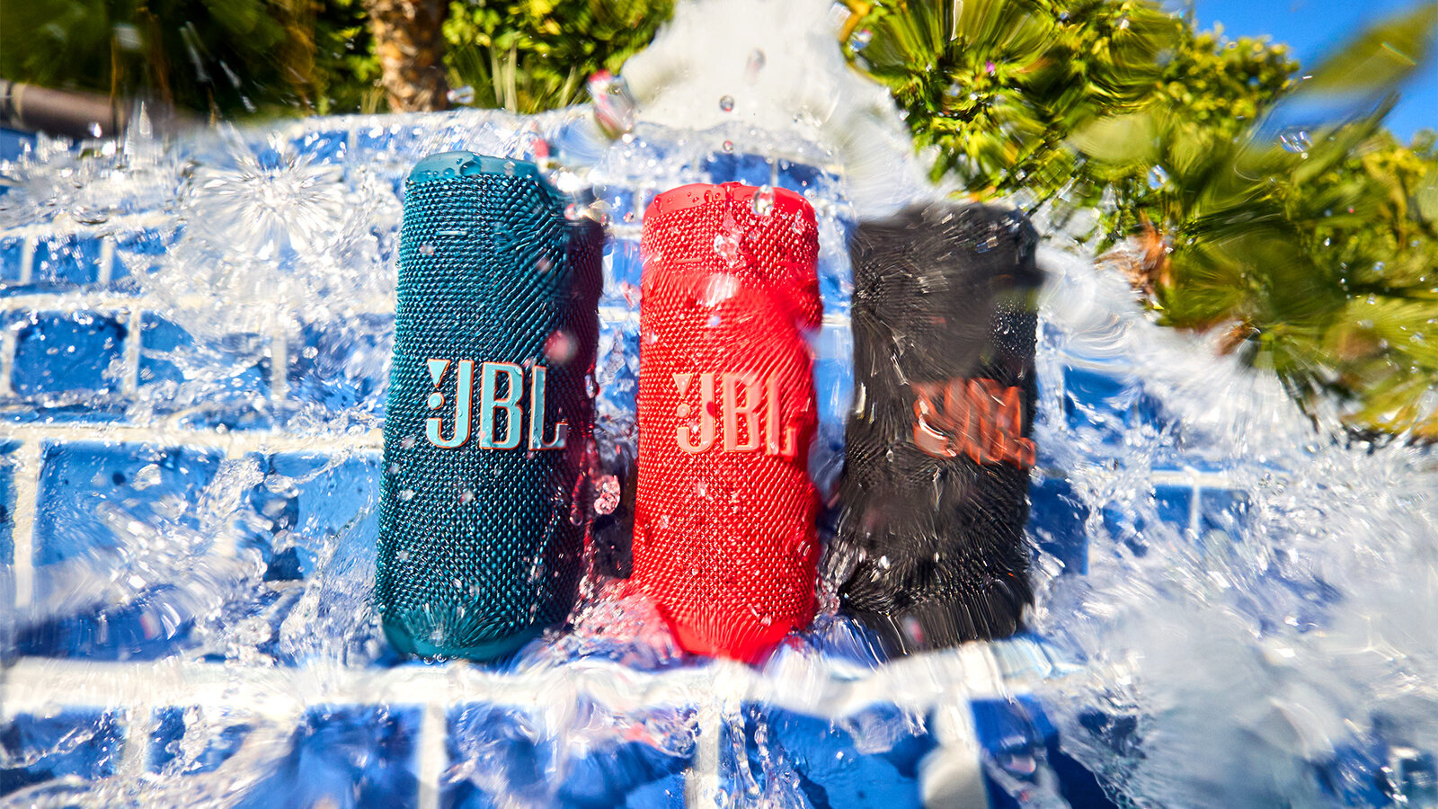 JBL бросает вызов Ultimate Ears: новая колонка с улучшенной прочностью фото