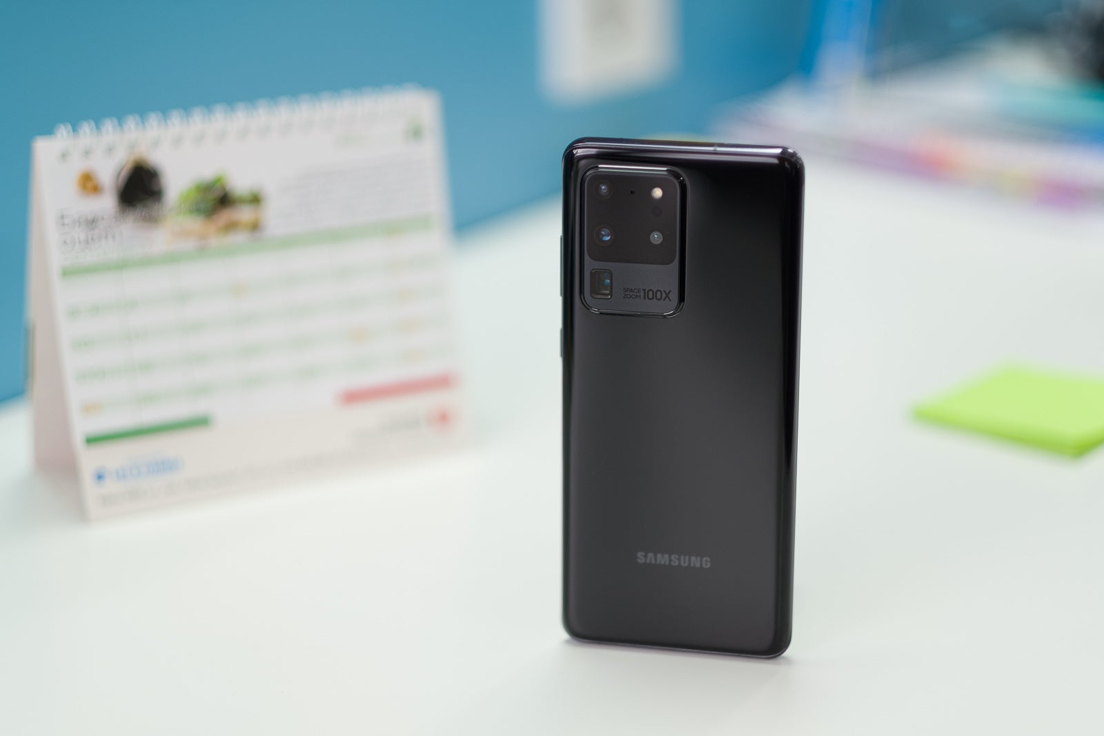 7000 мАч против 4000: Технологический заговор Apple и Samsung раскрыт?