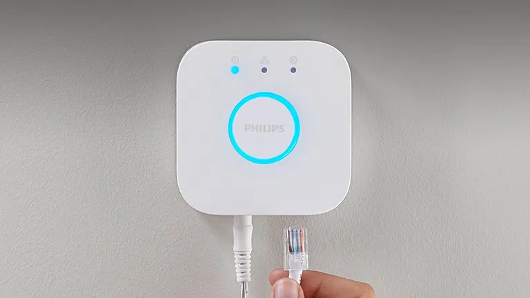 Умный дом в шоке: Philips ломает правила игры с одним хабом картинка Philips Dynalite Matter Bridge