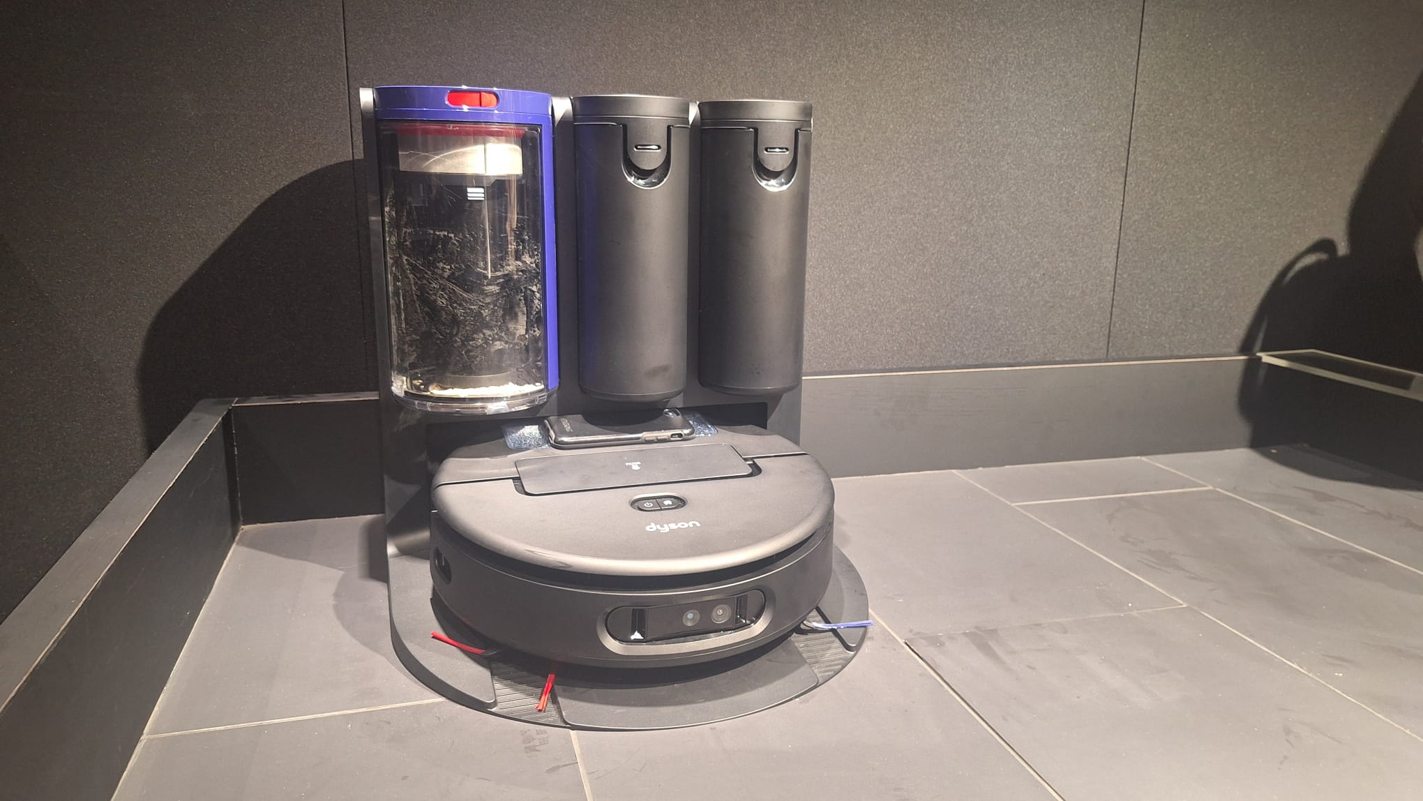 Dyson-гигант Зачем первому роботу-пылесосу бренда такие размеры