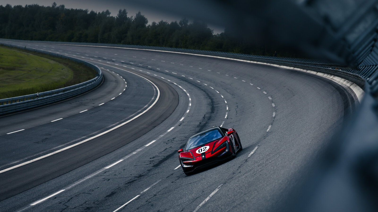 Революция на дорогах: электромобиль официально стал быстрее Bugatti!