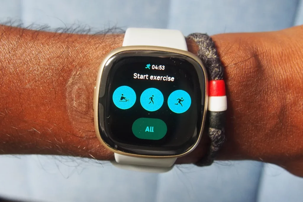 Обзор Fitbit Sense 2: часы, ориентированные на фитнес картинка Fitbit Sense 2