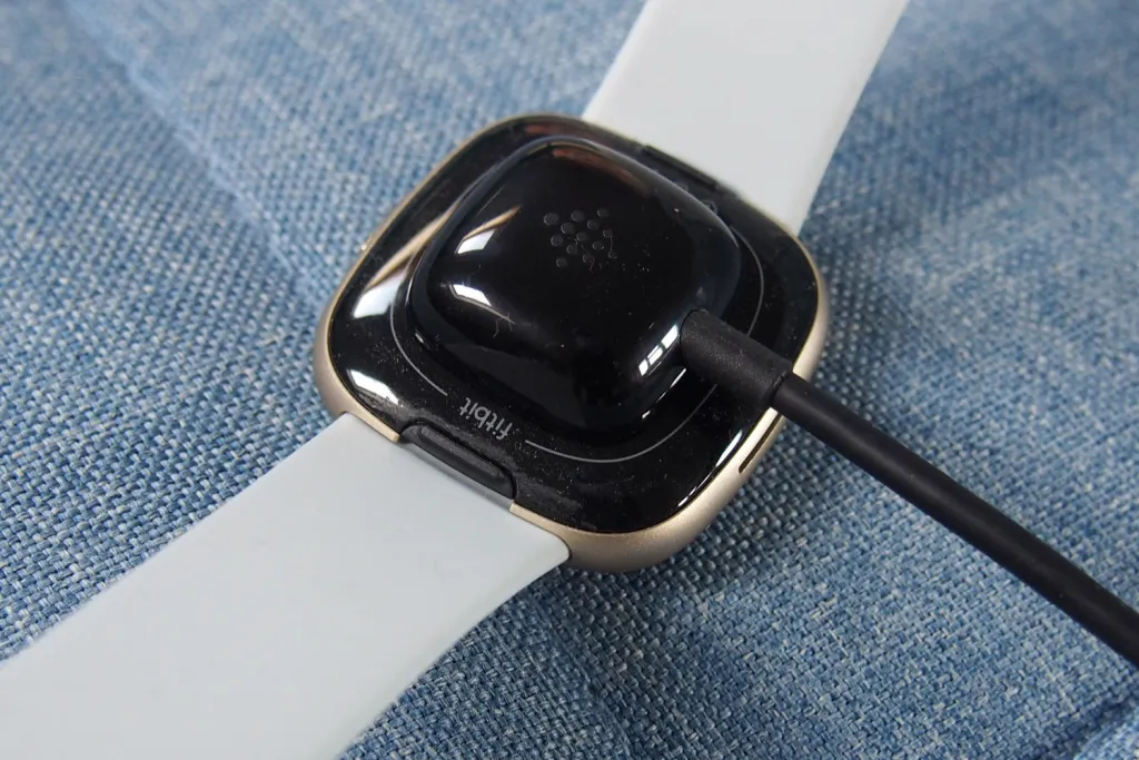 Обзор Fitbit Sense 2: часы, ориентированные на фитнес картинка Fitbit Sense 2