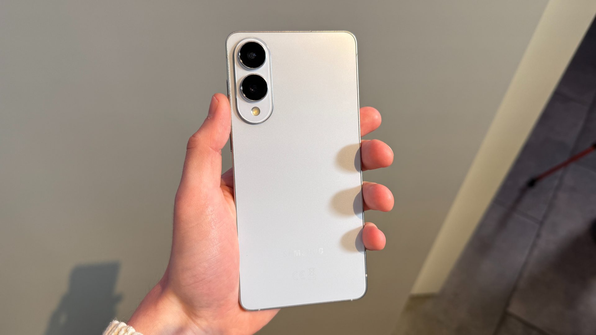 454450Разочарование для фанатов: батарея Galaxy S26 Edge останется прежней