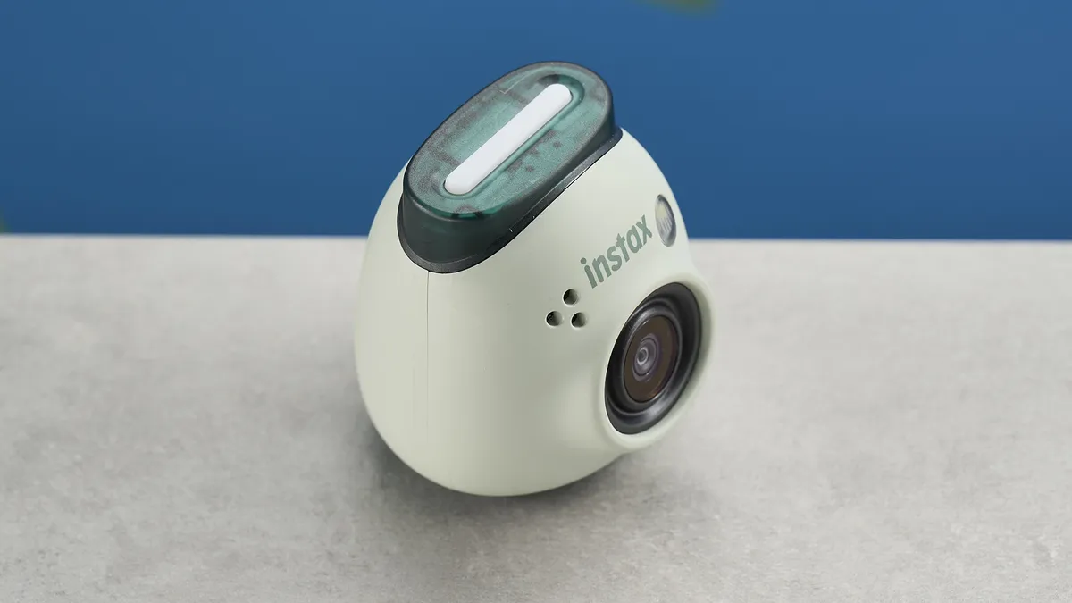 Fujifilm Instax Pal обзор самой миниатюрной камеры1