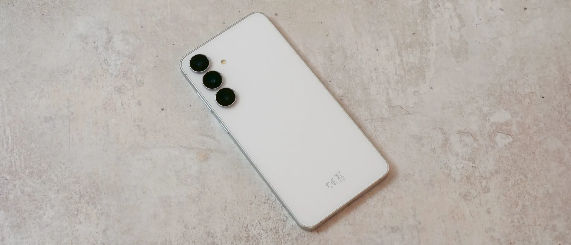 Обзор Galaxy S25 FE: один шаг до флагмана