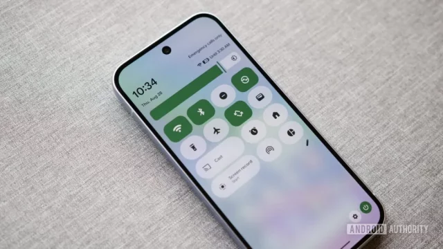 Pixel 10 с Extra Dim