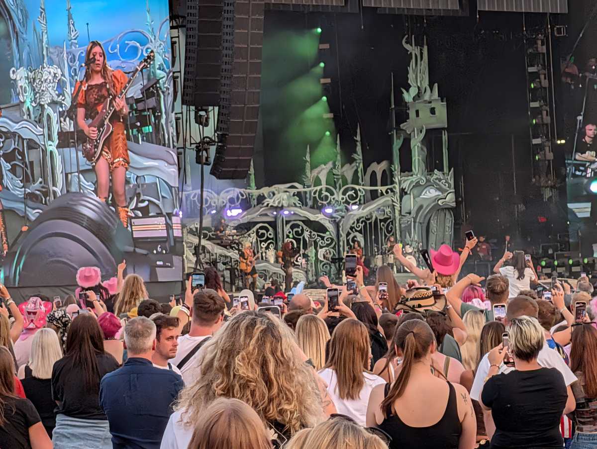 Pixel 10 на музыкальном фестивале: тест 7 ключевых функций фото