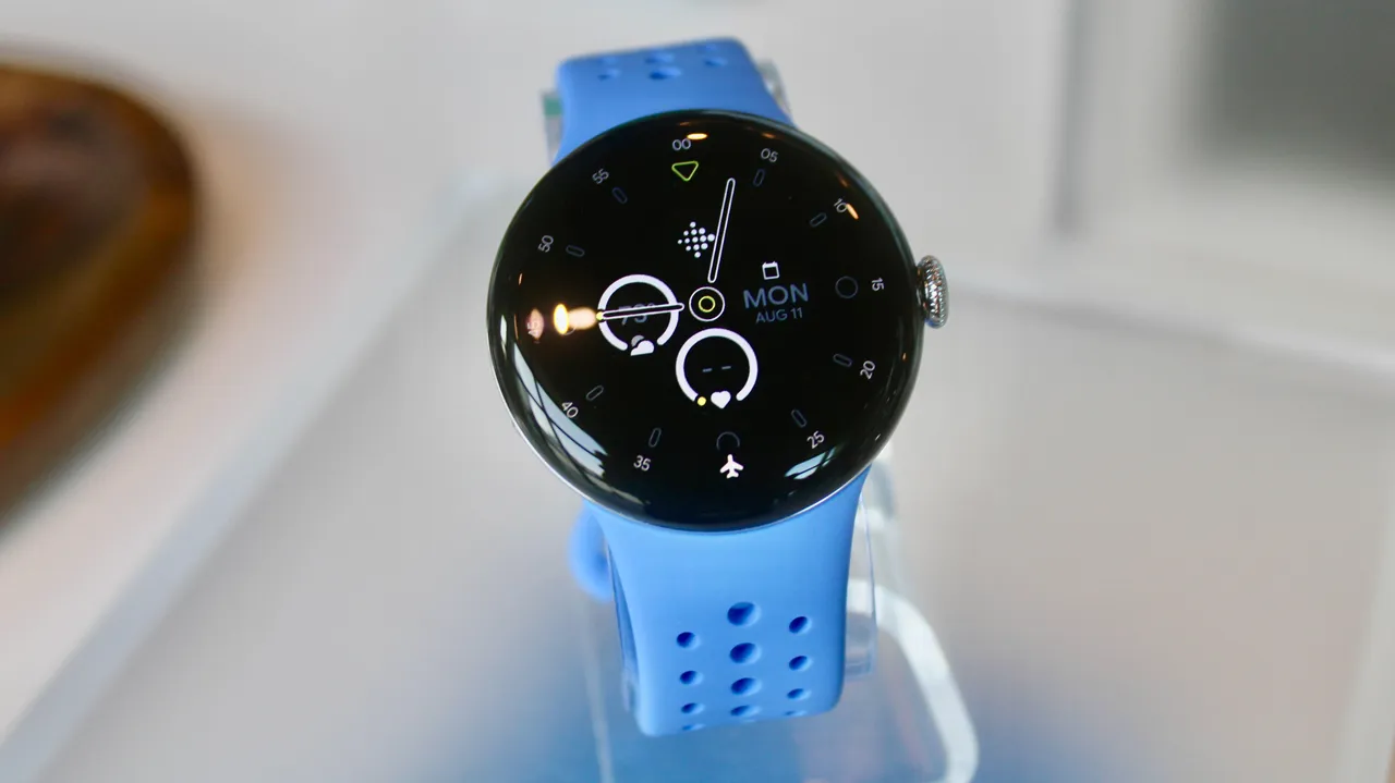 Google Pixel Watch 4 vs Apple Watch Series 10